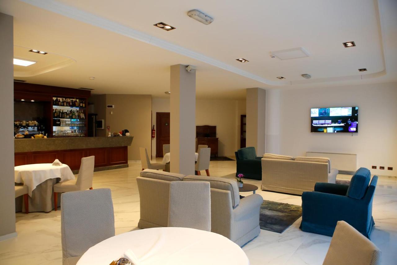 Scia' On Martin Hotel Buscate ภายนอก รูปภาพ