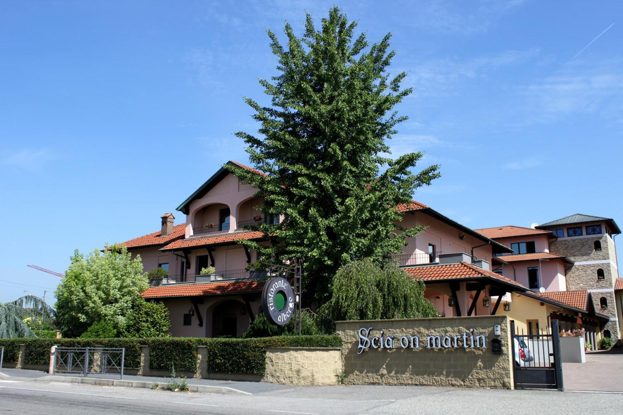 Scia' On Martin Hotel Buscate ภายนอก รูปภาพ