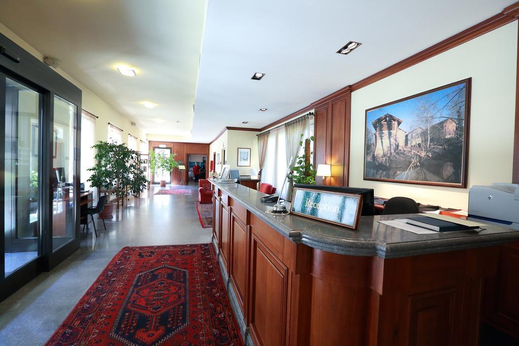 Scia' On Martin Hotel Buscate ภายนอก รูปภาพ