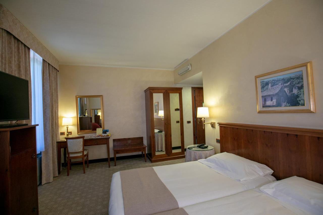 Scia' On Martin Hotel Buscate ภายนอก รูปภาพ
