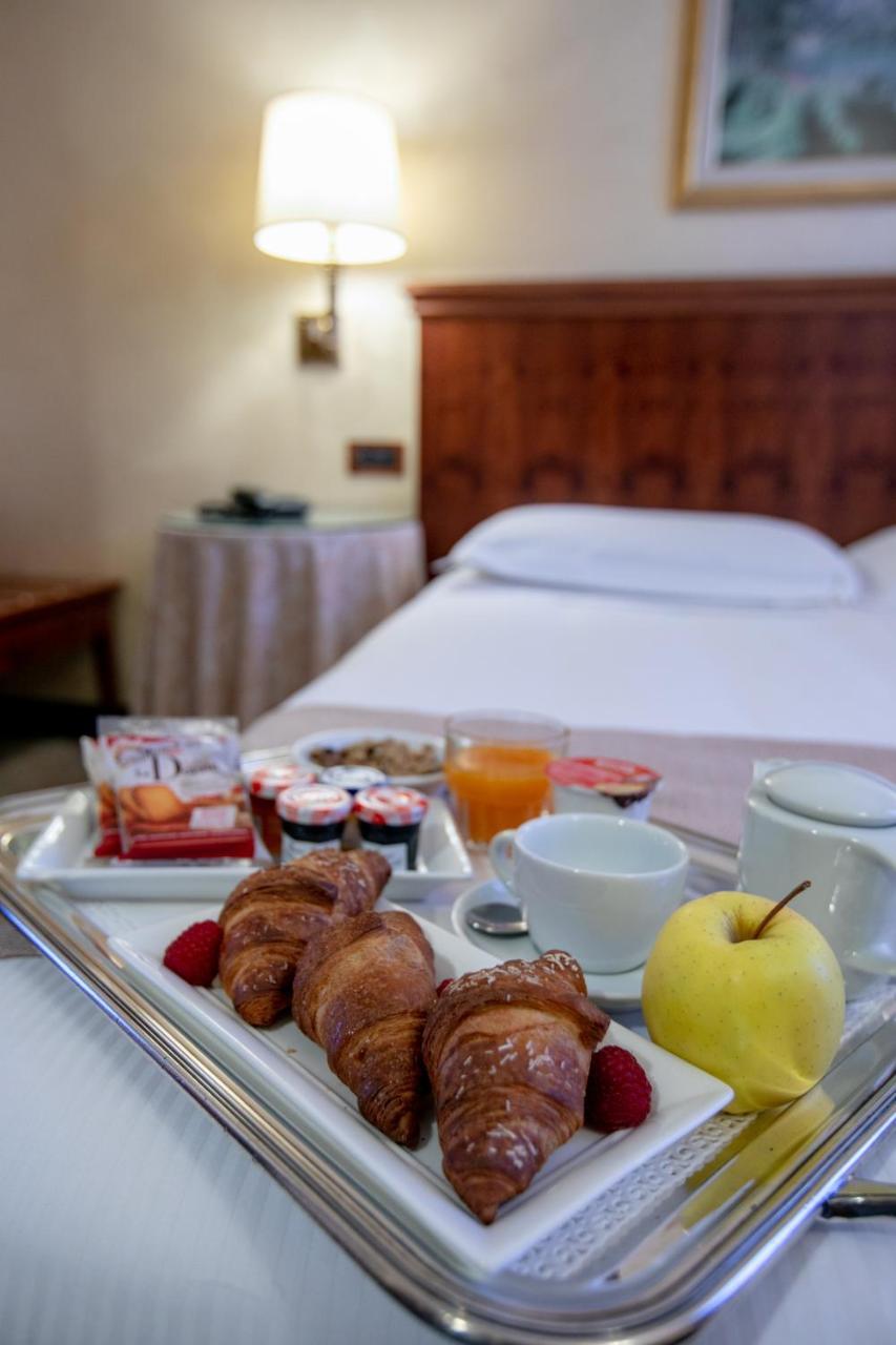 Scia' On Martin Hotel Buscate ภายนอก รูปภาพ