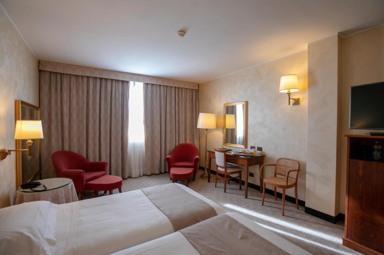 Scia' On Martin Hotel Buscate ภายนอก รูปภาพ