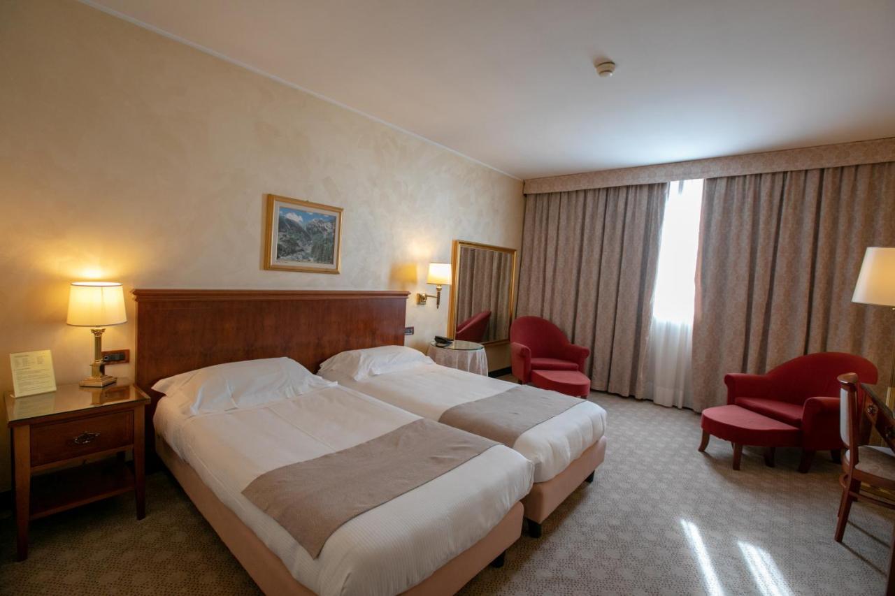 Scia' On Martin Hotel Buscate ภายนอก รูปภาพ