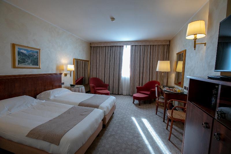 Scia' On Martin Hotel Buscate ภายนอก รูปภาพ