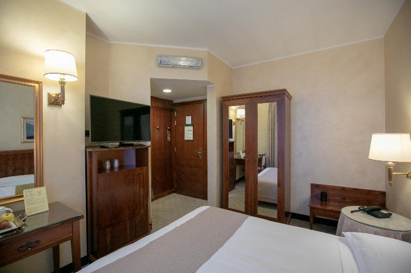 Scia' On Martin Hotel Buscate ภายนอก รูปภาพ