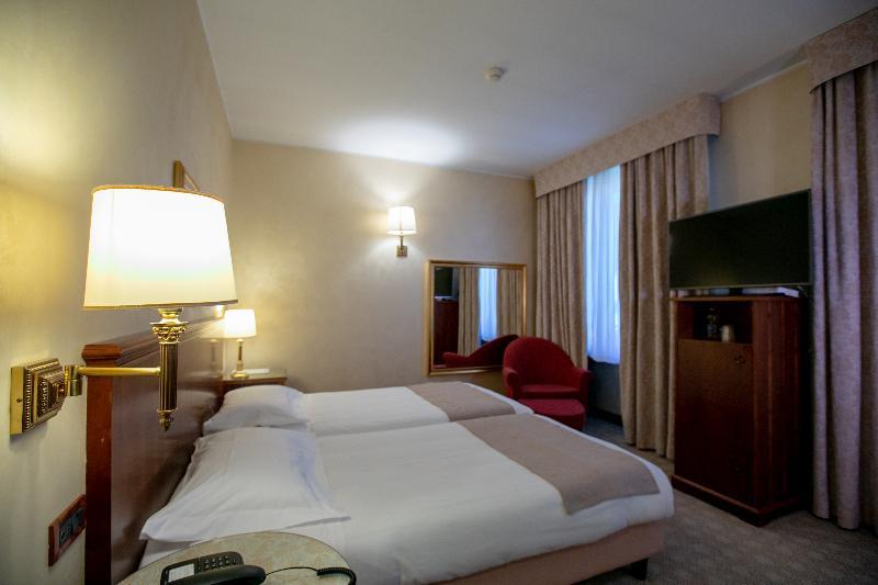 Scia' On Martin Hotel Buscate ภายนอก รูปภาพ